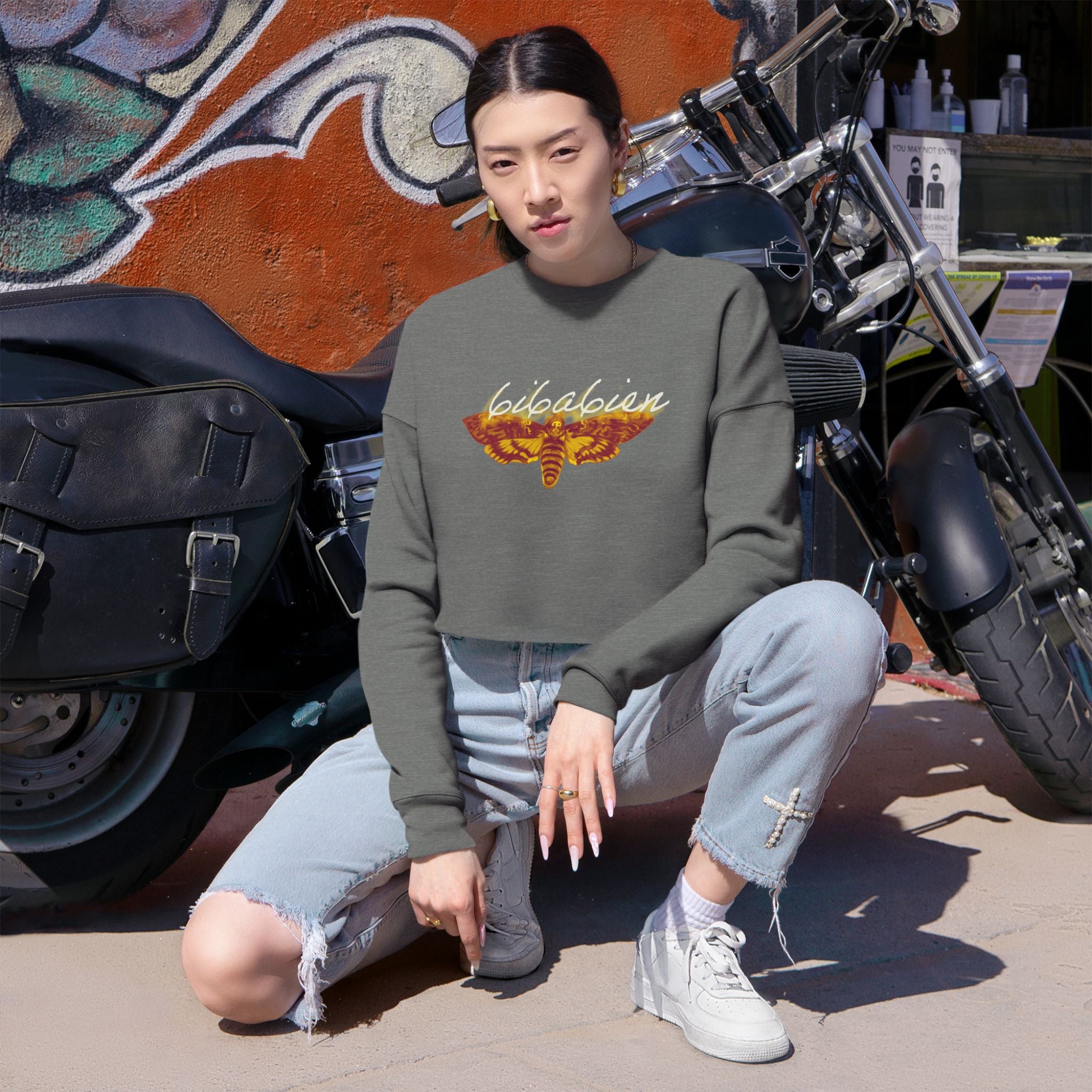 6i6a6ien Moth Women's Cropped Sweatshirt