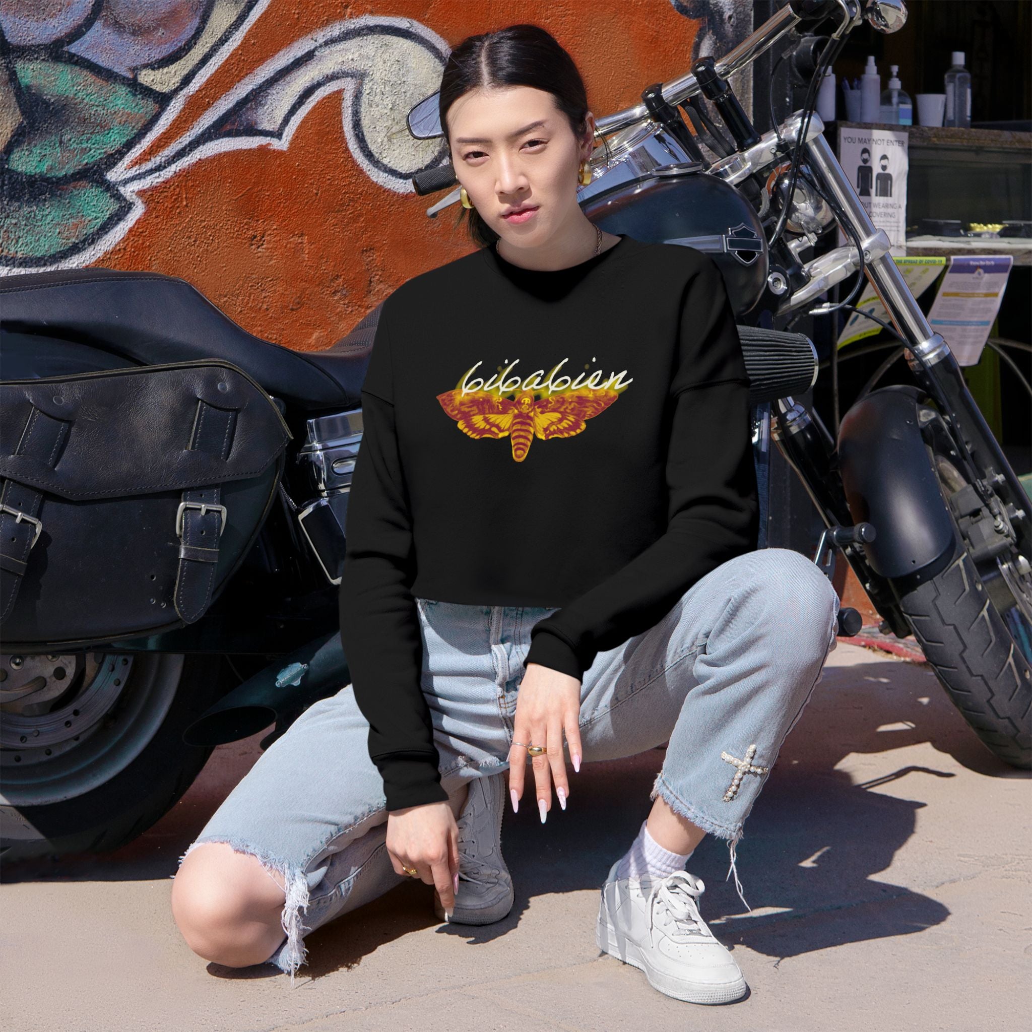 6i6a6ien Moth Women's Cropped Sweatshirt