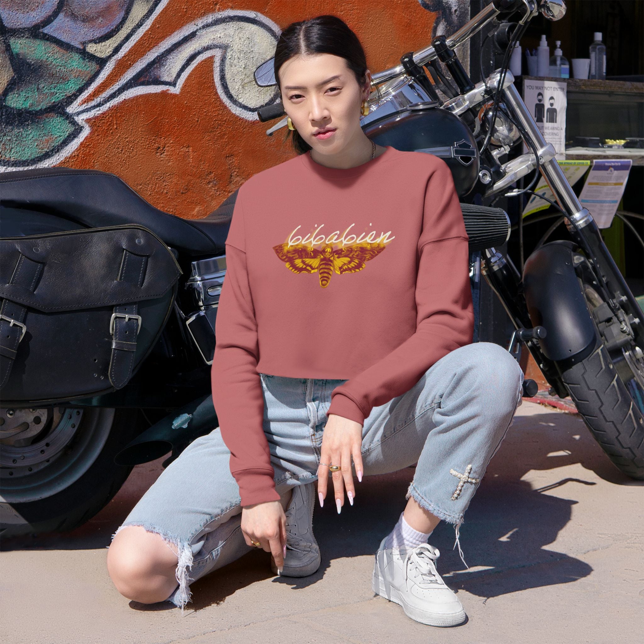 6i6a6ien Moth Women's Cropped Sweatshirt