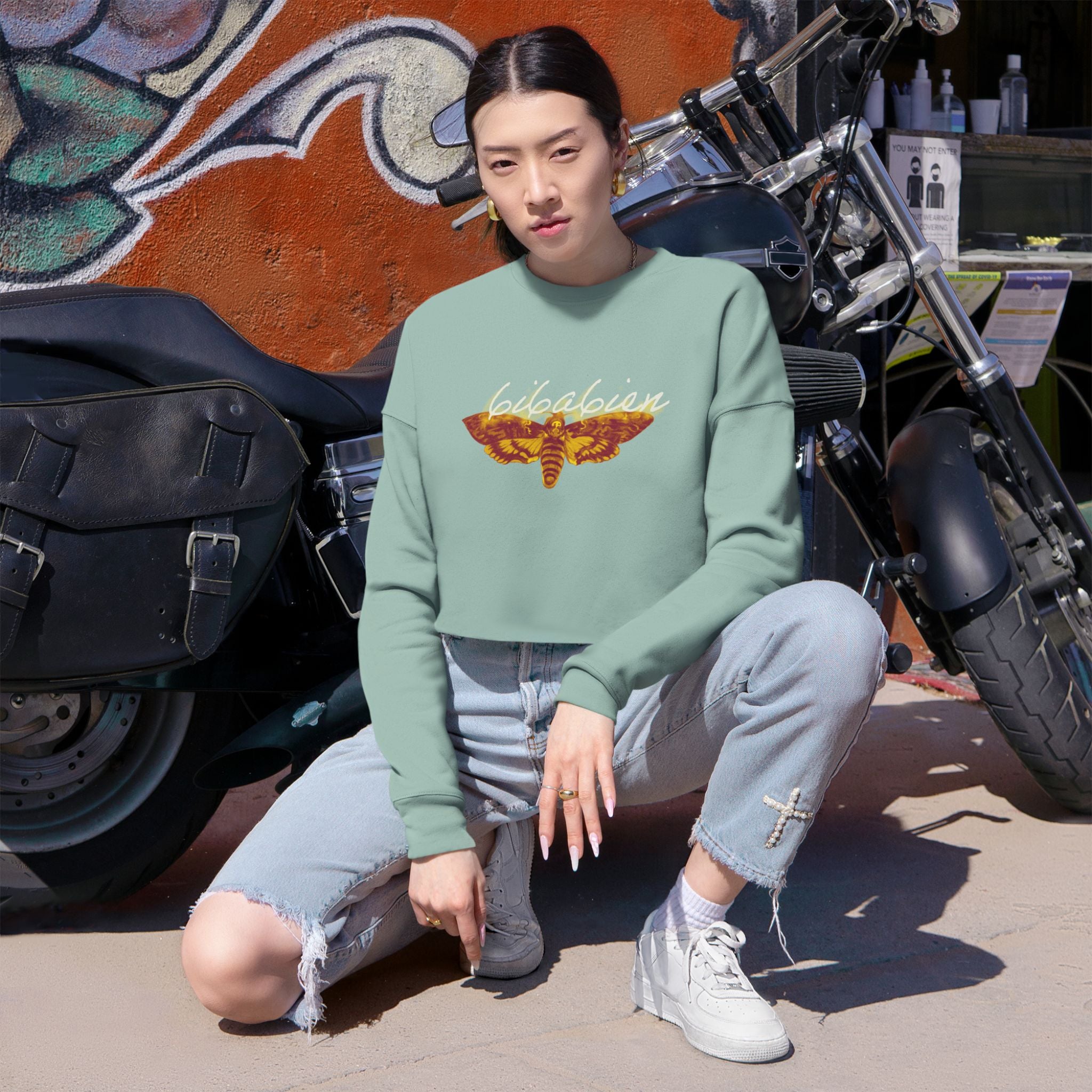 6i6a6ien Moth Women's Cropped Sweatshirt